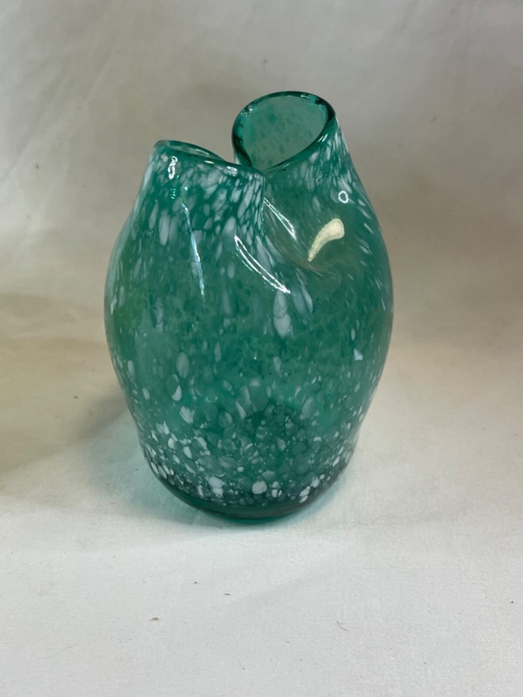 2 blown speckled bud Vases 5441