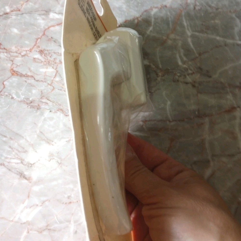 NOS 1991 Andersen New Perma Shield Gliding Window Lock Handle White