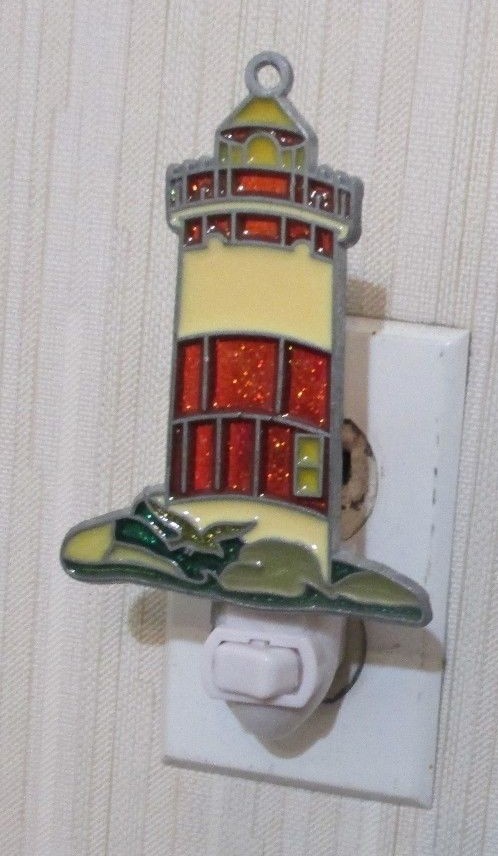 RED LIGHTHOUSE NIGHTLIGHT (NAUTICAL SUNCATCHER LIGHT)