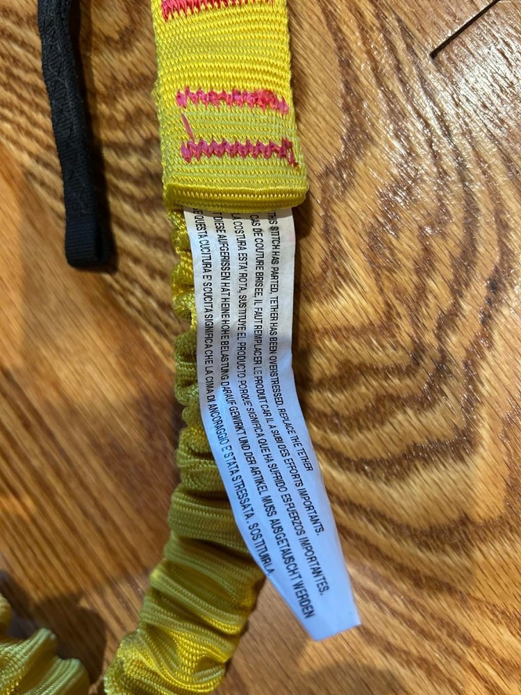 Two Stearns Sailing Harness medium large + Two Kong Italy Elastic Tether Single