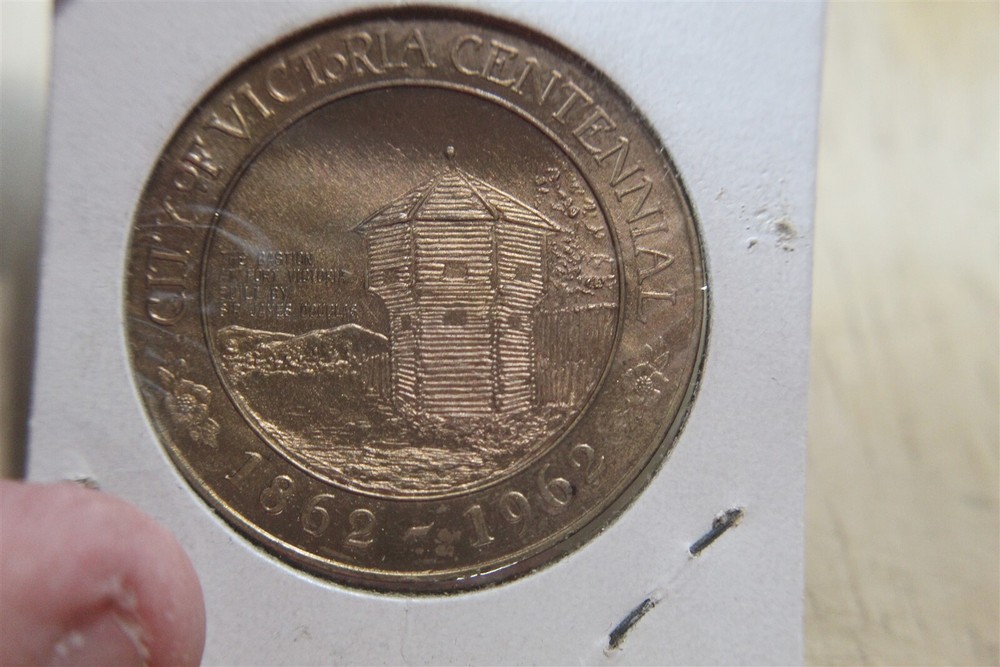 VICTORIA CENTENNIAL DOLLAR 1962 CANADA MEDAL
