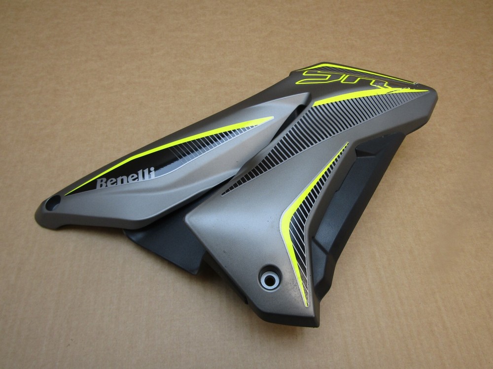 Benelli BN 125 E5 2022 2,495 miles right side fairing panel (13869)