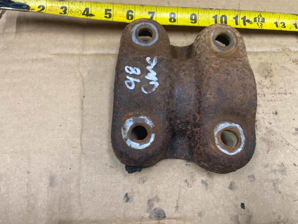 1996-1999 GMC EX.CAB REAR LEAF SPRING SADDLE