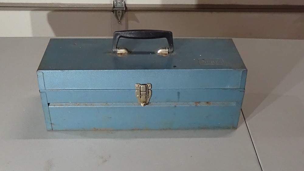 Vintage Sears/Craftsman toolbox with tray.