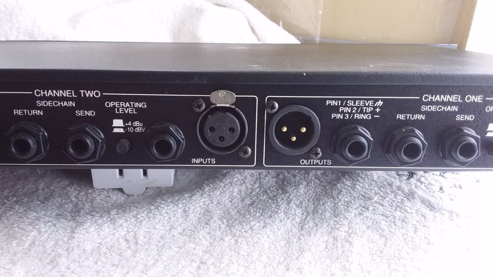 dBx 1066 2 Channel Limiter Compressor Gate