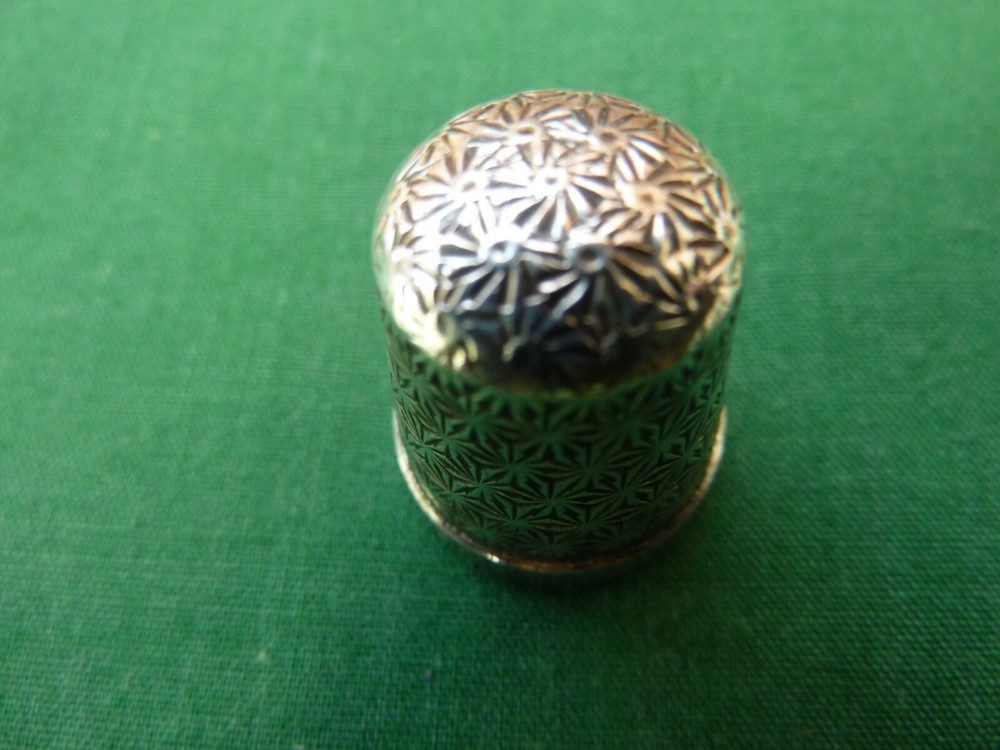 VINTAGE STERLING SILVER THIMBLE - 17