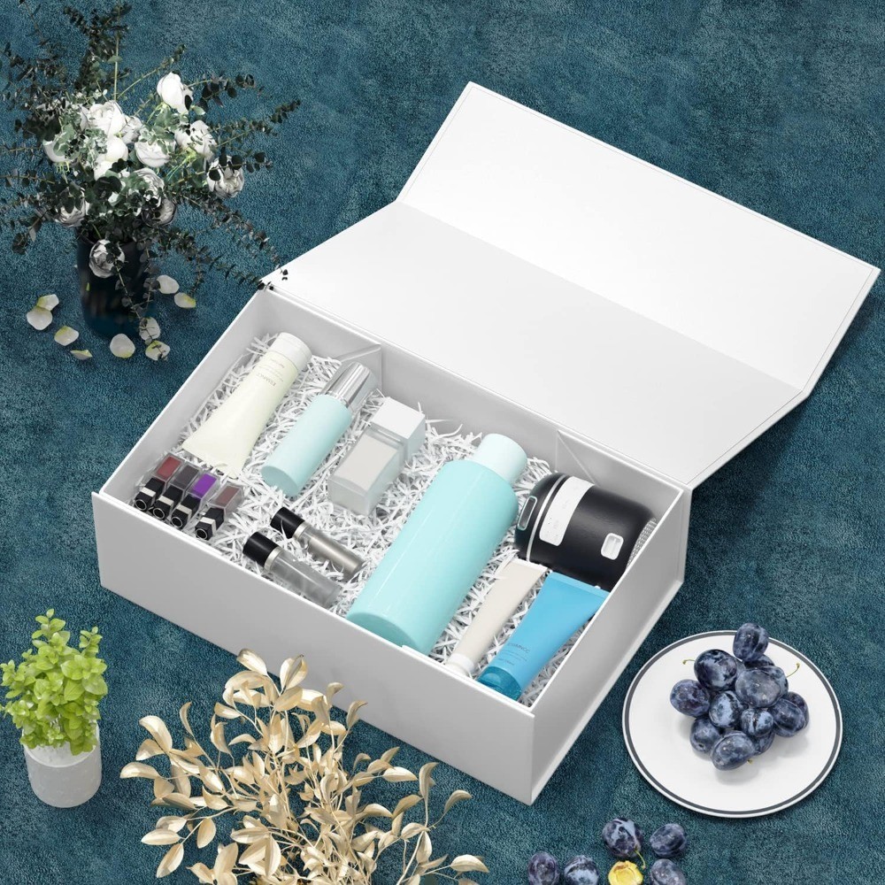 Magnetic Closure Gift Box White Collapsible Present Packaging with Lid for