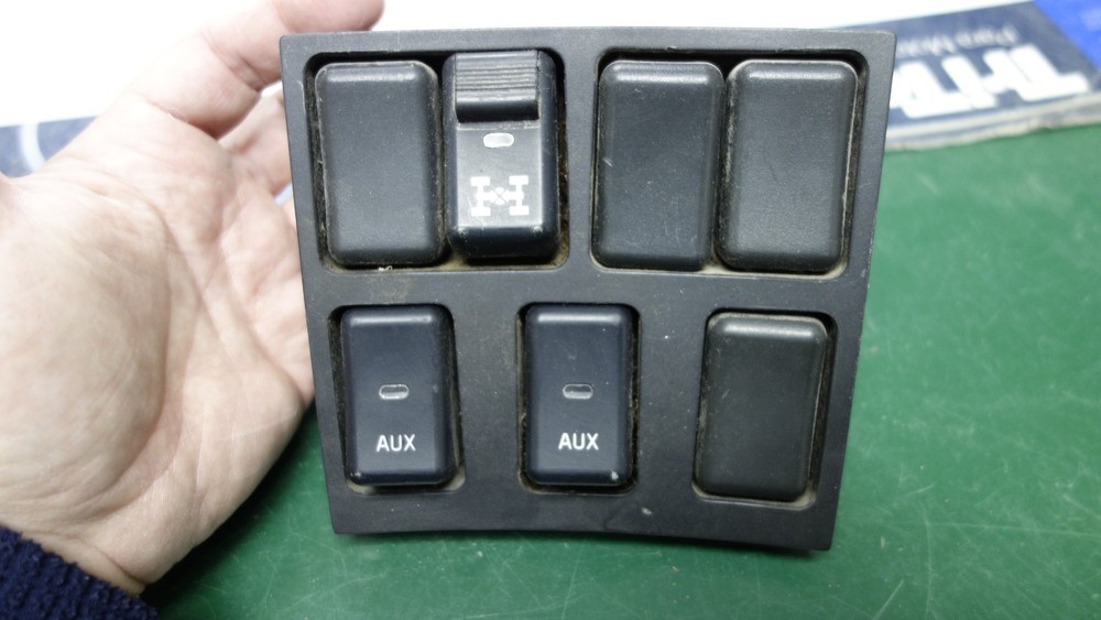 Volvo Switch Panel 3175591 with Three Switches