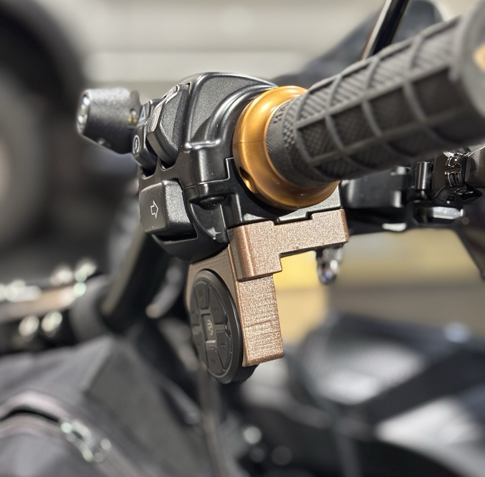 🇺🇸 SOFTAIL/LOW RIDER S/ST CUSTOM MOUNT AND BLUETOOTH CONTROLLER FOR HARLEY