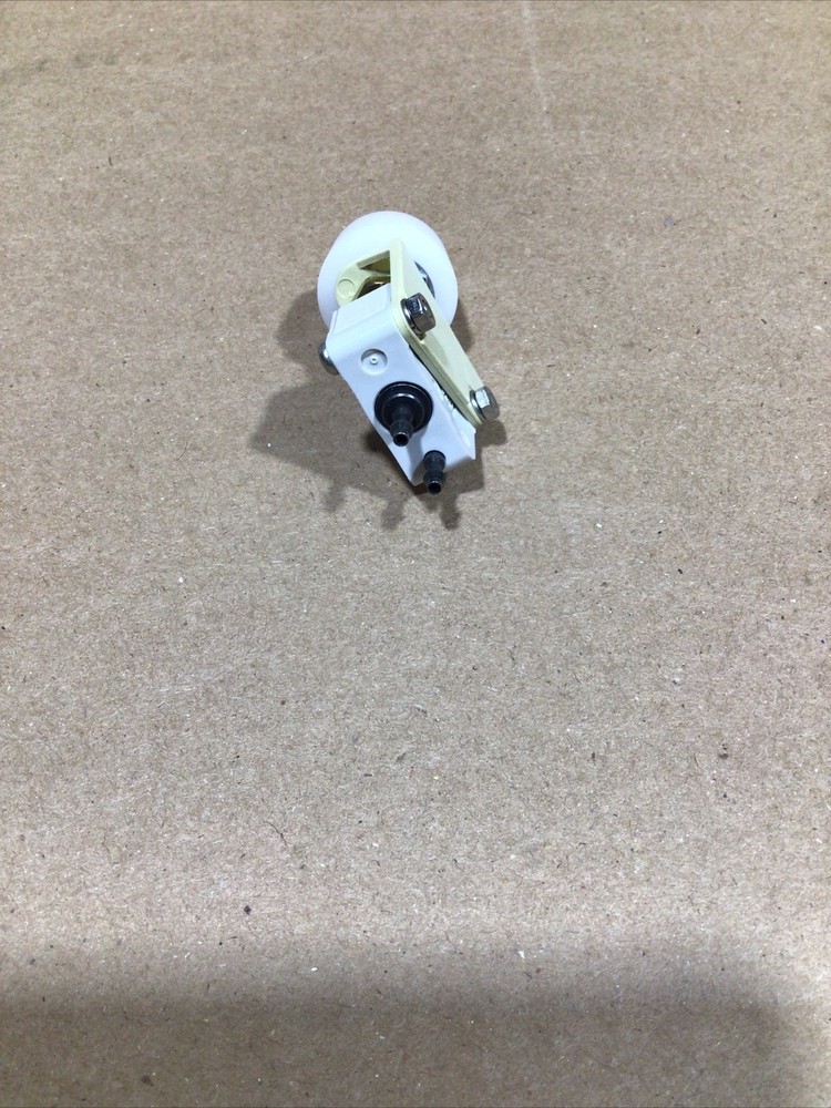 SMC VM1010-4NU-32R Push Button Selector NOS