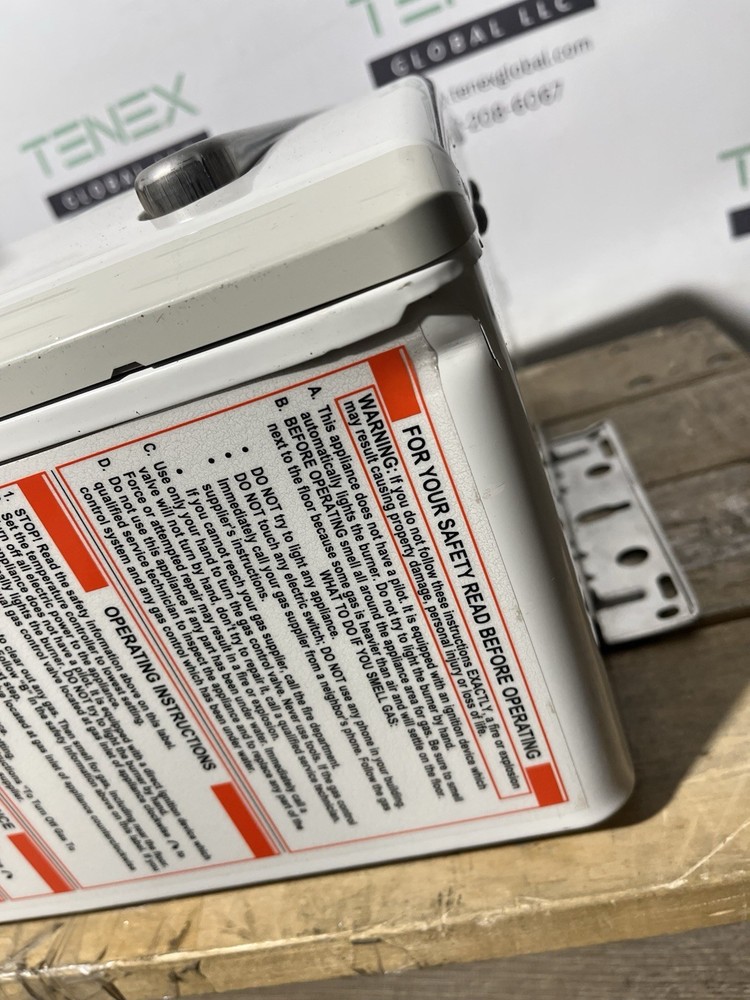 Rinnai V53DeN Outdoor Tankless Water Heater 120k BTU Natural Gas (B-23 #1548)