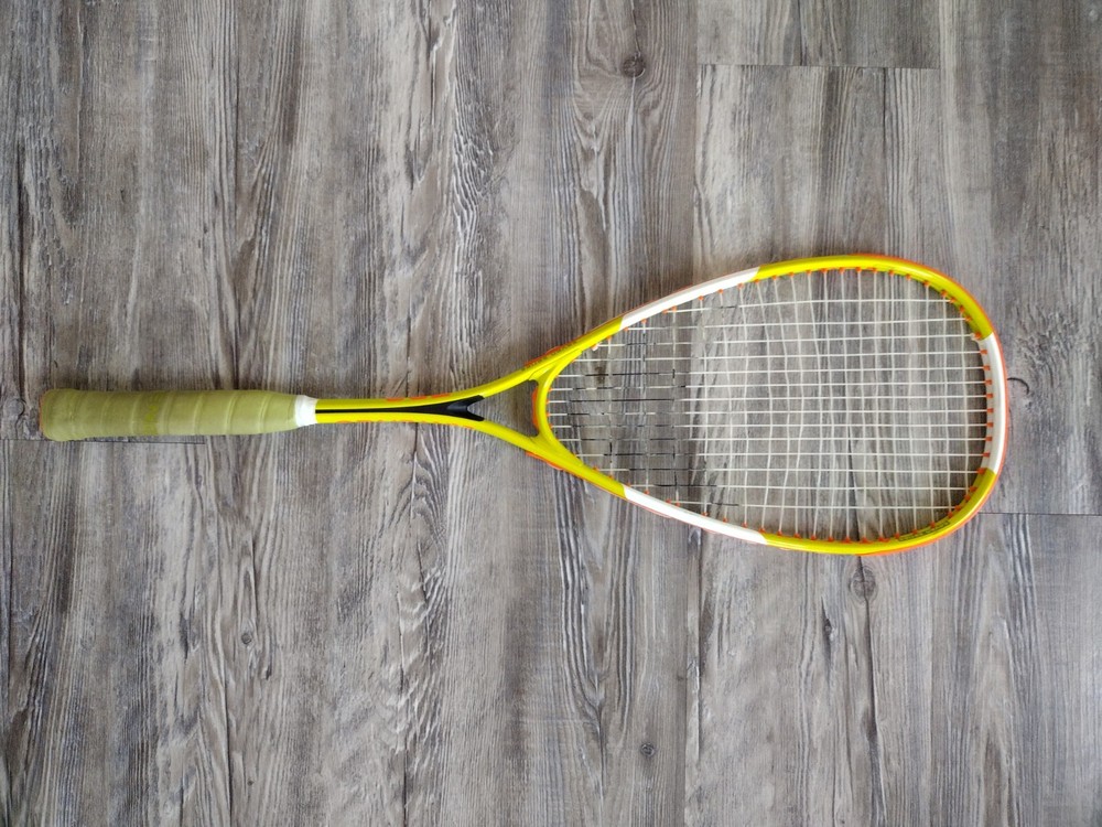 Artengo 700P squash racket with carry bag