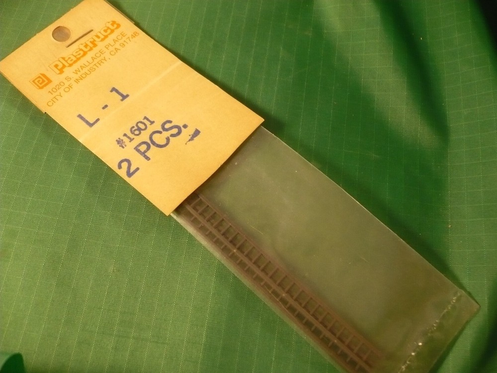 Plastruct HO #1601, L-1 Ladders, pair - Vintage