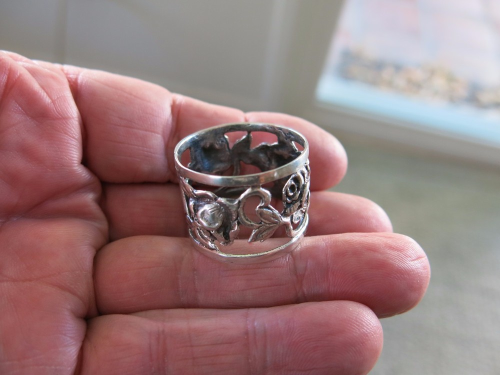 800 Silver Napkin Ring with Flowers 9.1g [2000]