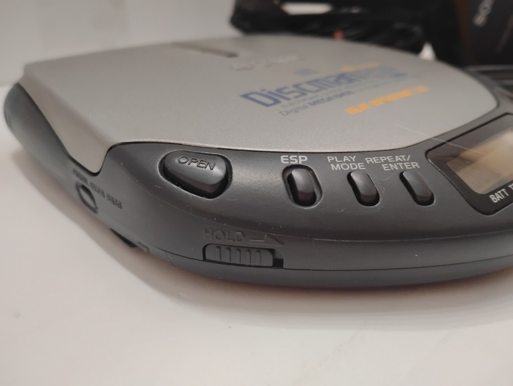 Sony D-E301 ESP Discman + MDR-V100 🎧 Works Read As Is