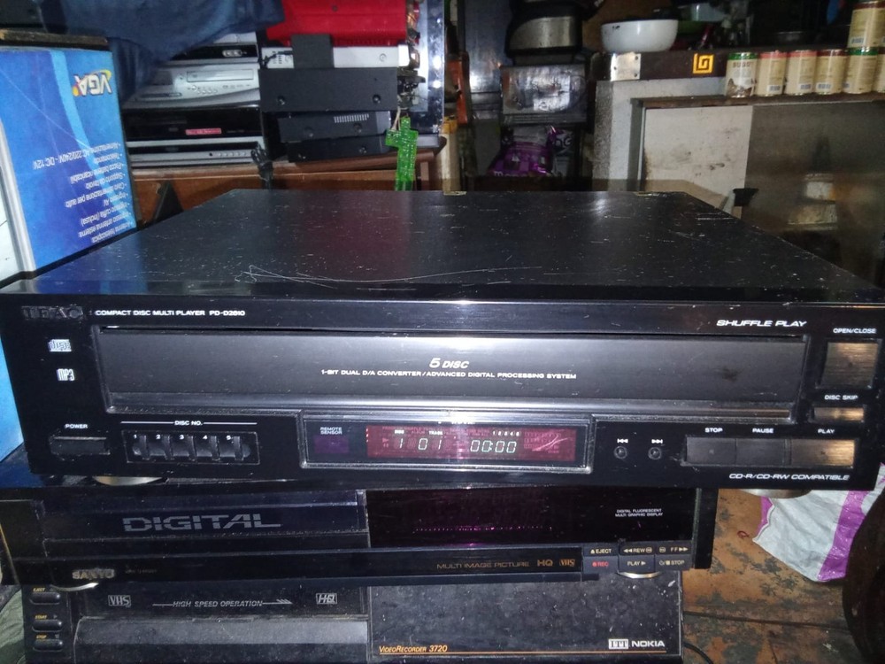 TEAC PD-D2610 COMPACT DISK PLAYER