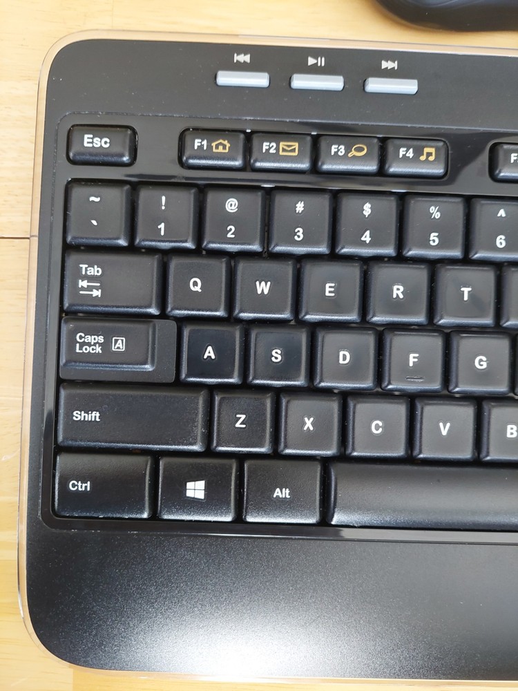 Logitech MK520 Advanced Wireless Keyboard and Mouse USB Included Tested Works