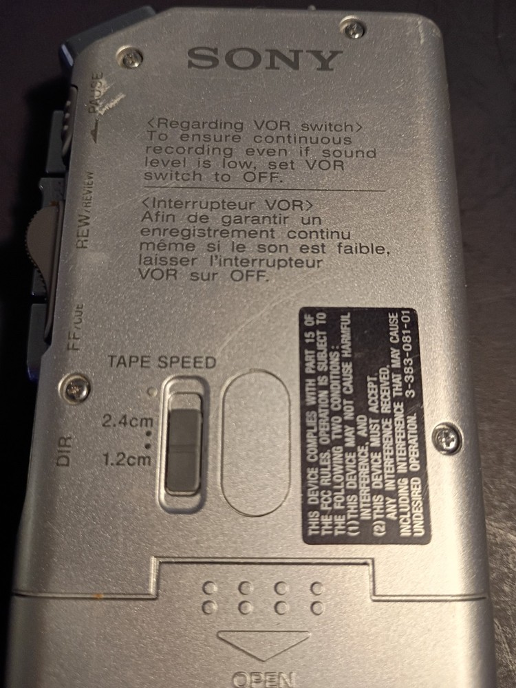 Sony M-830V Handheld Cassette Voice Recorder. Not functioning Read
