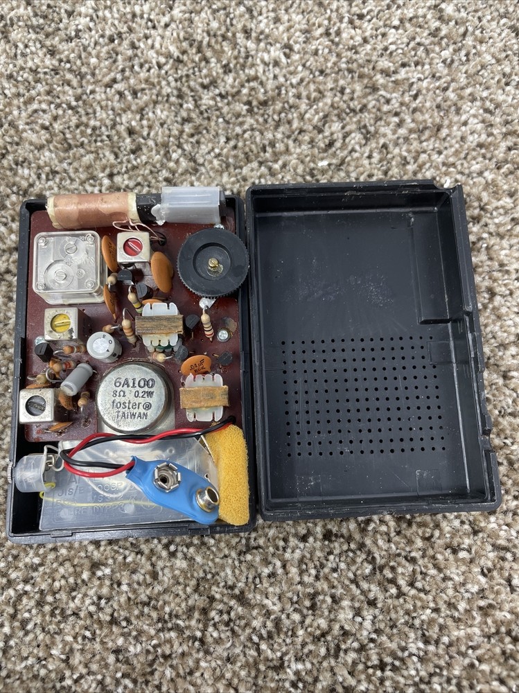 Vintage LLOYD'S Transistor Radio Working