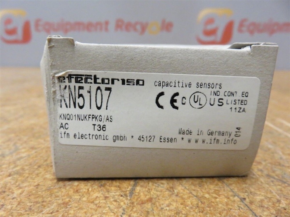 IFM Efecor KN5017 Capacitive Level Sensor Quick Disconnect New