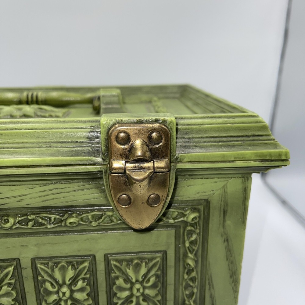 VINTAGE MAX KLEIN GREEN ORNATE PLASTIC SEWING KEEPSAKE BOX