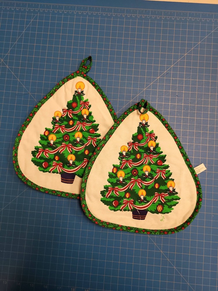 Christmas Tree Potholders Set 2 Holiday Kitchen Decor Cotton Polyester Blend