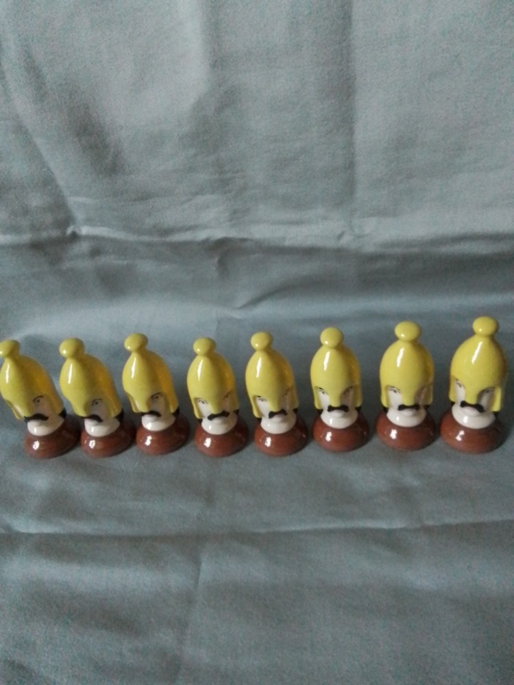 32pc Complete Chess Set Pieces. Hand Painted Medieval Or Gothic Theme.