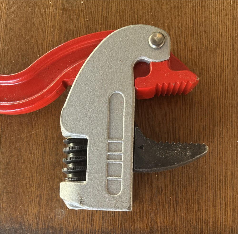 MCC 450 Corner Pipe Wrench CW-450