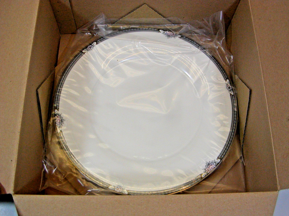 NEW NORITAKE HALIFAX 5 PIECE PLACE SETTING