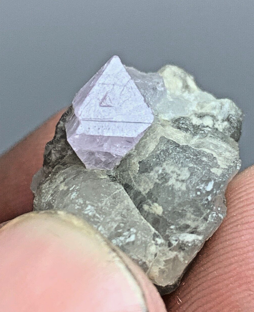 5.21 gram Natural Spinal pyramids shape @Afghanistan.