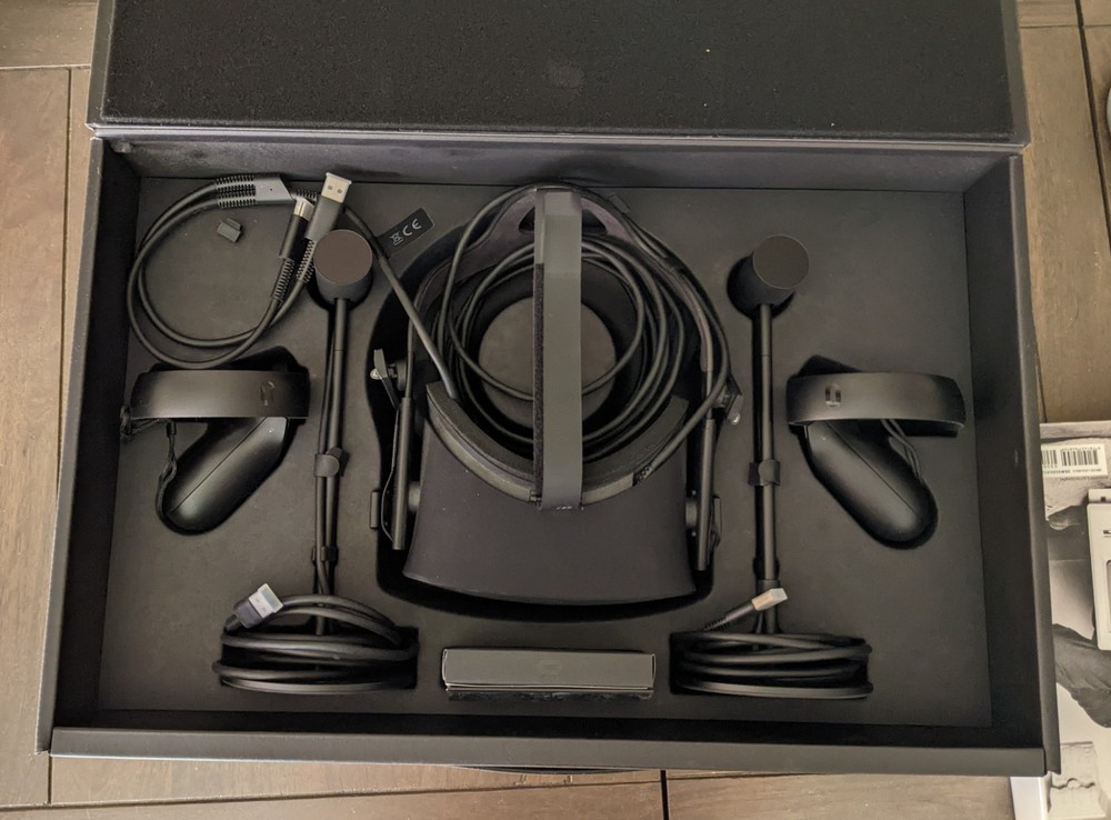 Meta Oculus Rift CV1 VR Virtual Reality Headset System