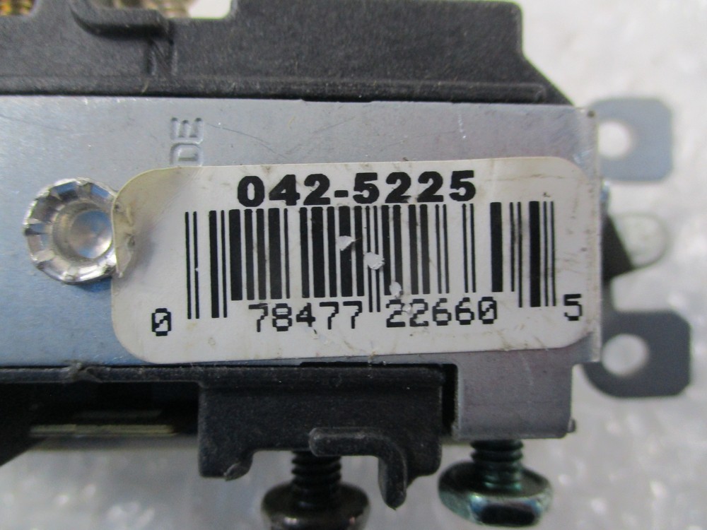 LEVITON 042-5225 TOGGLE SWITCH NSNP