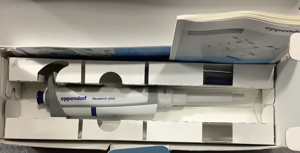 Eppendorf Research plus 3124000091 Single-Channel Pipette, Blue Fixed 200 uL