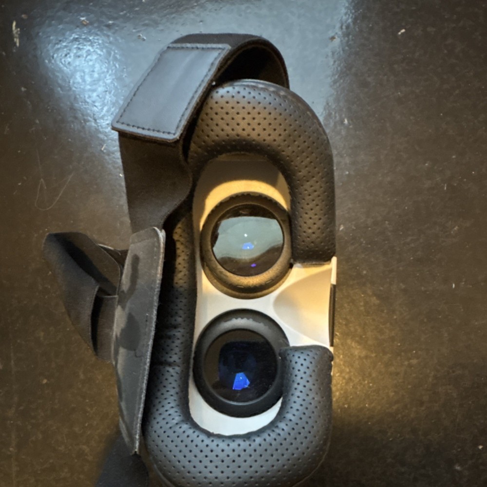 Virtual Reality Smartphone VR Headset Black White Plastic Adjustable Strap