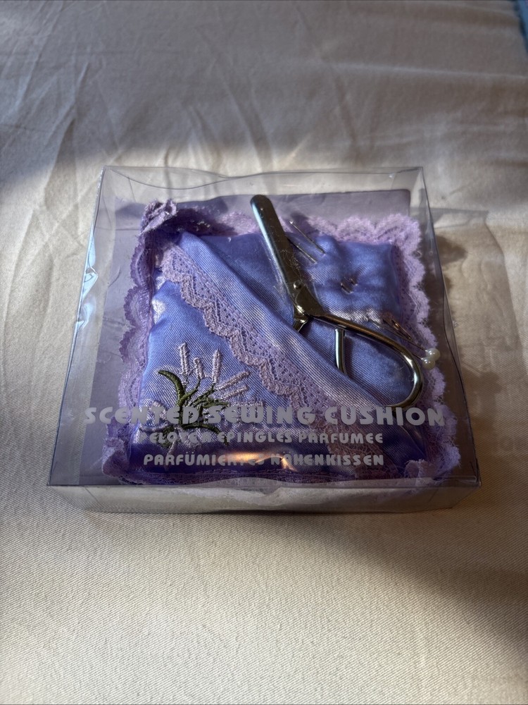 Pretty Vintage Lavender Needle Cushion With Scissors