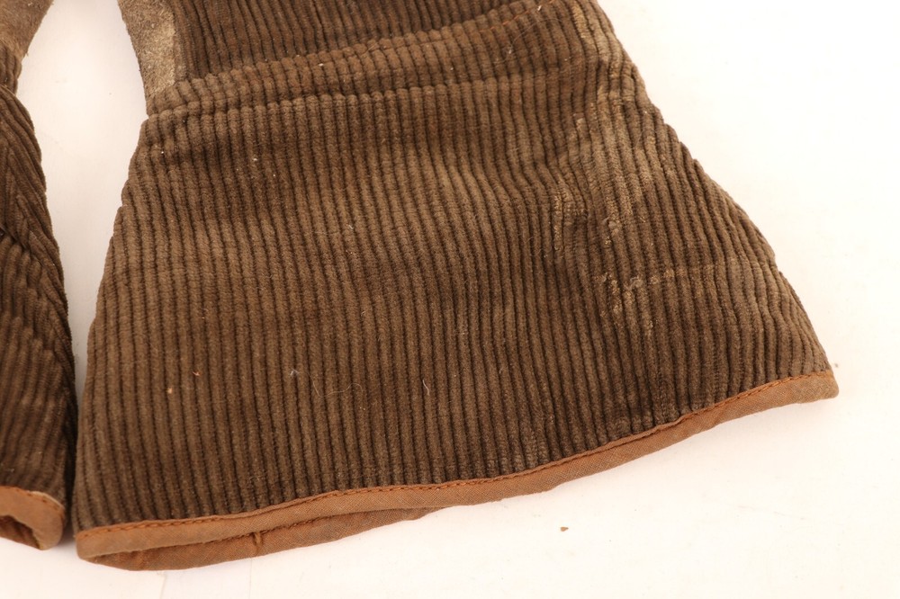 WWII German Cold Weather Mittens (p385)