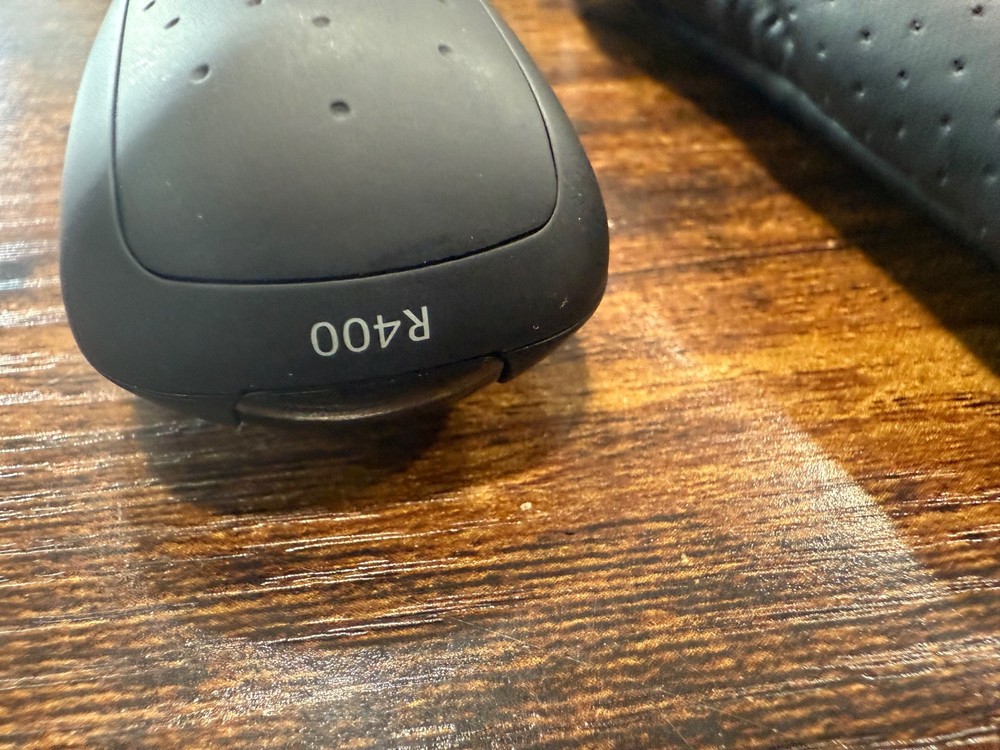 Logitech R400 Wireless Presenter Remote Control With USB Receiver & Case