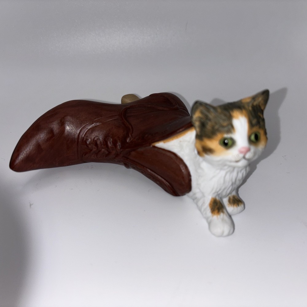 Fur-Lined Boot Kitty Cat Sculpture Mine Collection Porcelain