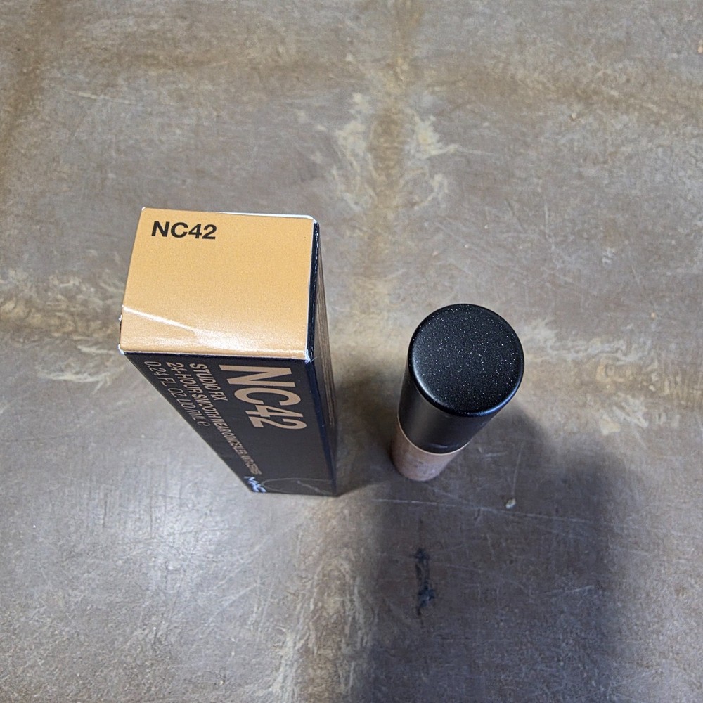 MAC ~ STUDIO FIX 24 HOUR SMOOTH WEAR CONCEALER ~ NC42 ~ 0.24 OZ