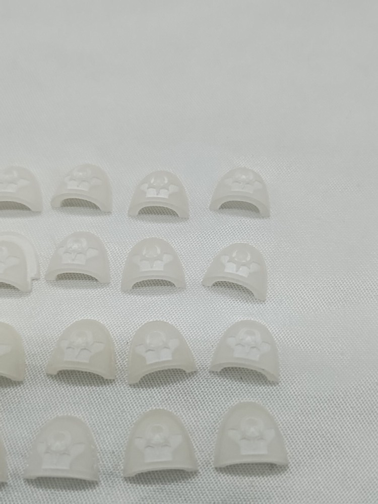 (21) Warhammer Shoulder Pad Bits And Pieces