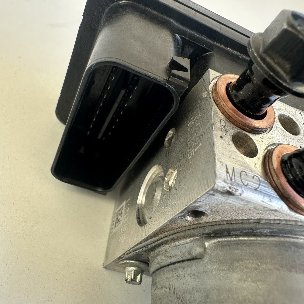 Royal Enfield Interceptor 650 2020 ABS pump modulator controller block unit