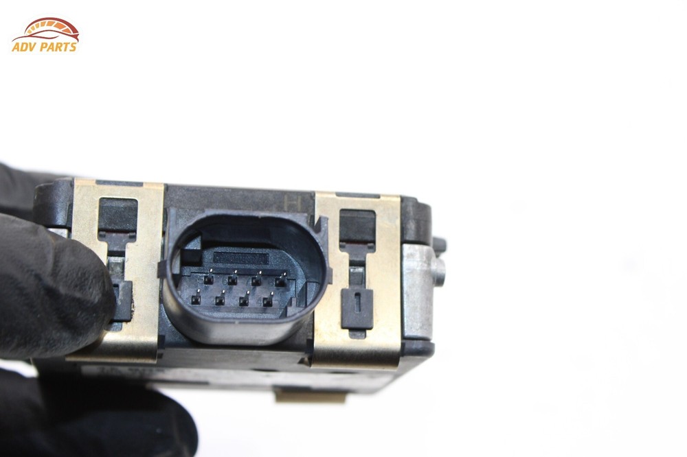 2017 - 2020 BENTLEY BENTAYGA REAR LEFT SIDE BLIND SPOT RADAR SENSOR MODULE OEM