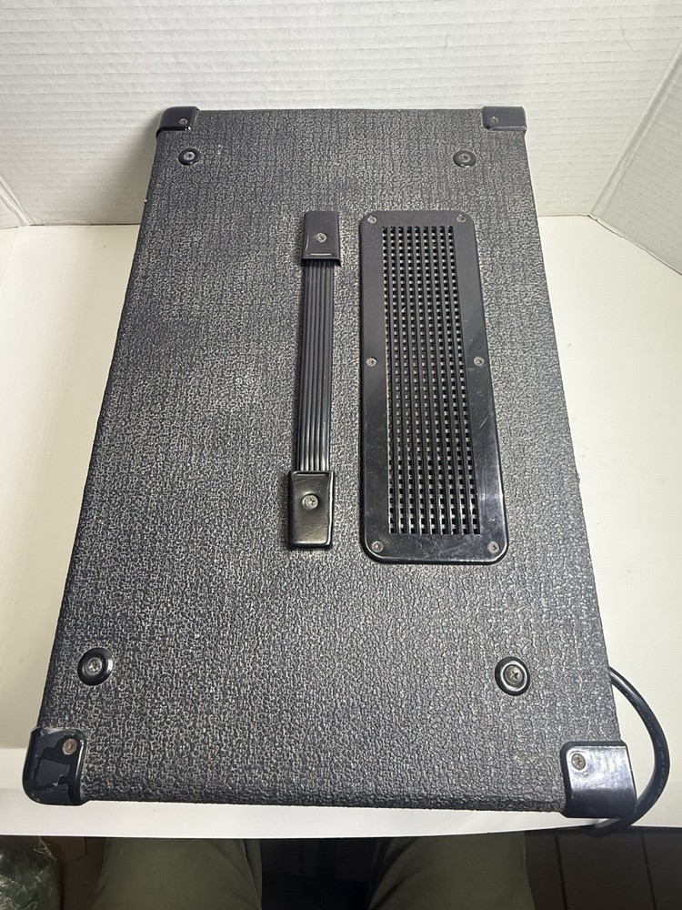 KUSTOM KPM4060 60 WATT RMS MIXER Powers On