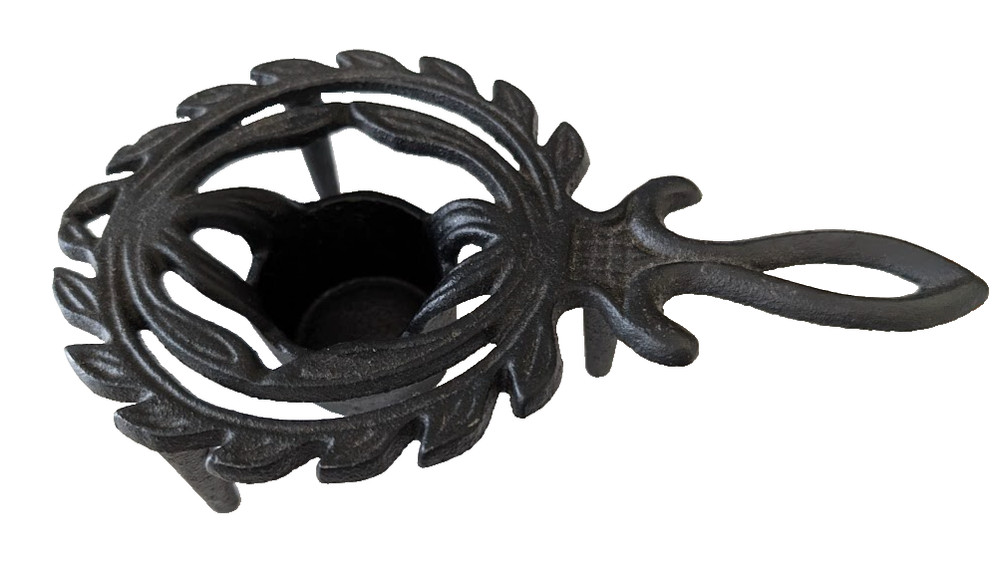 Vintage Cast Iron Warming Plate Laurel Design from Mount Vernon VA.