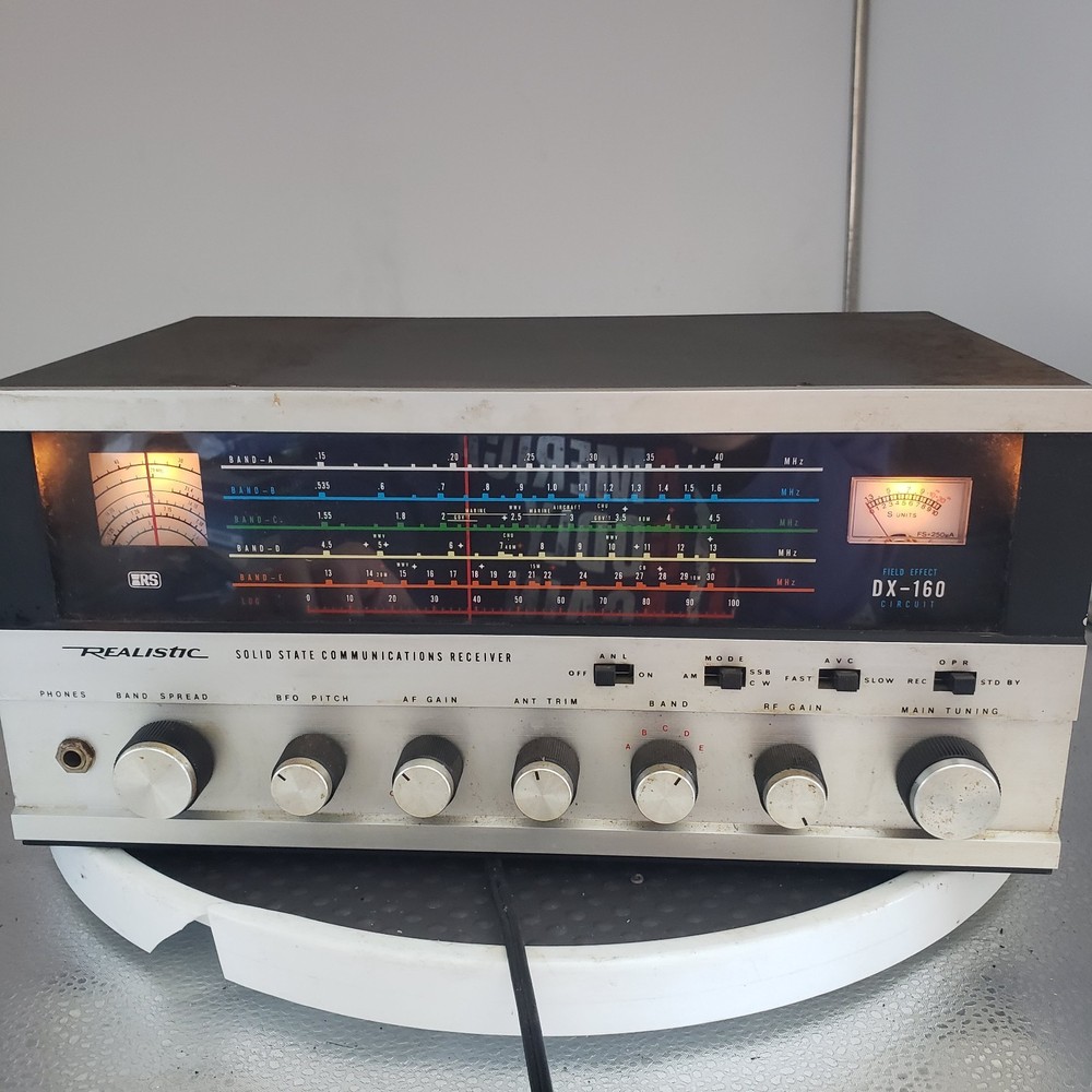 Vintage Realistic DX-160 Solid State Communications Recievers - Tested