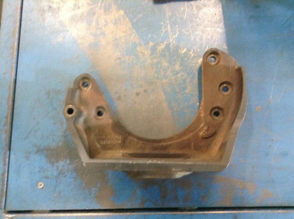 Mack E7 Engine Mount - Used | P/N 158GB5126M