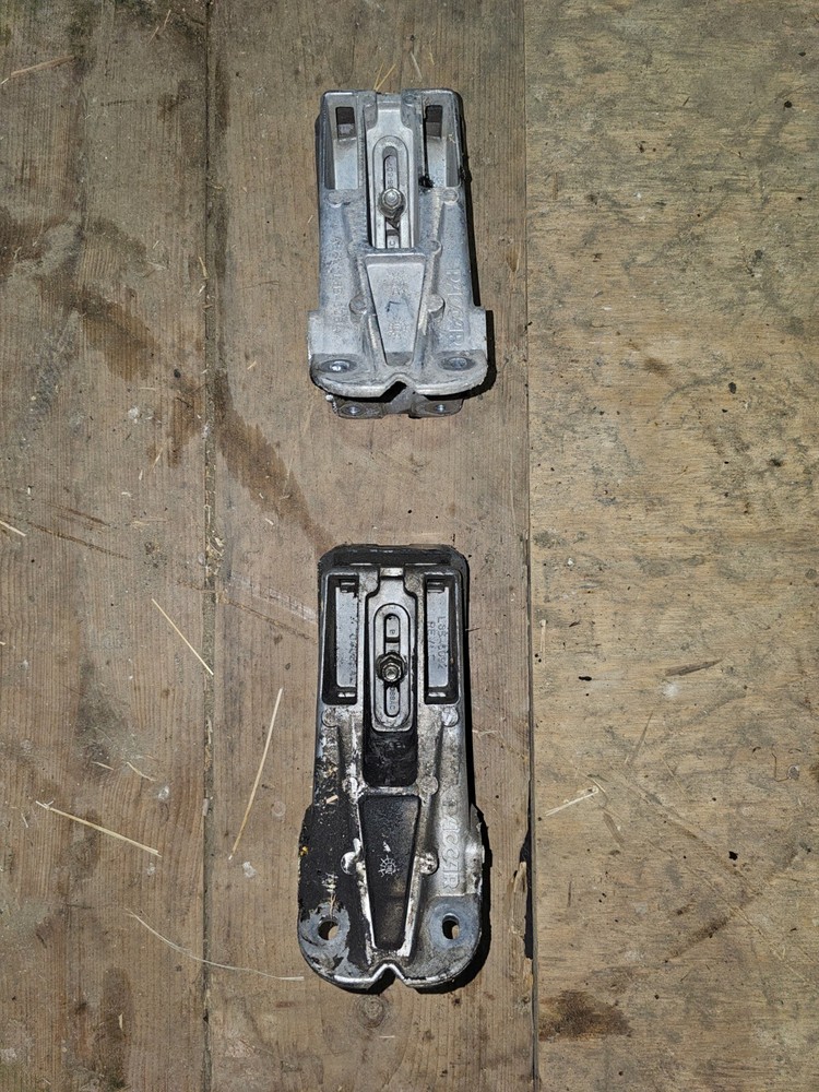 Peterbilt Hood Support L85-6092