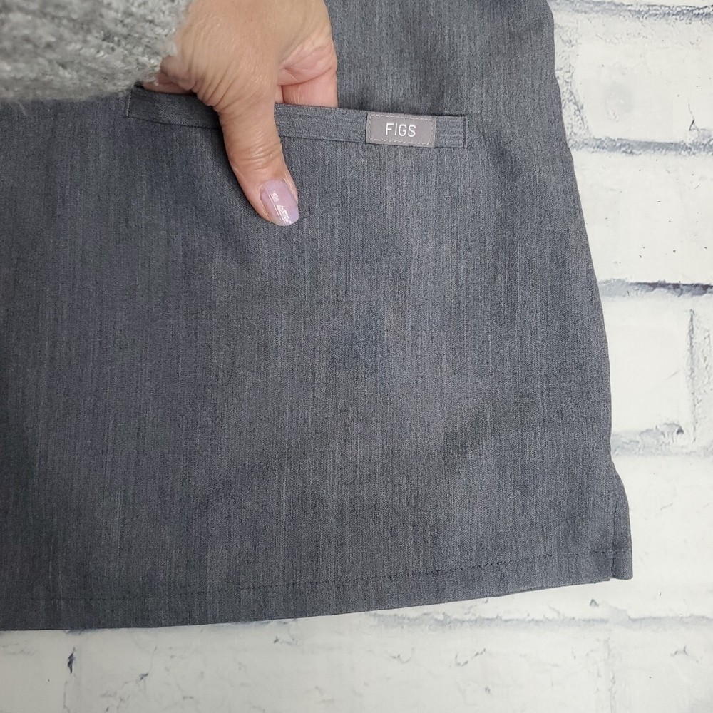 Figs Scrub Top Womens Medium Casma Three Pocket Gray Graphite Short Sleeve