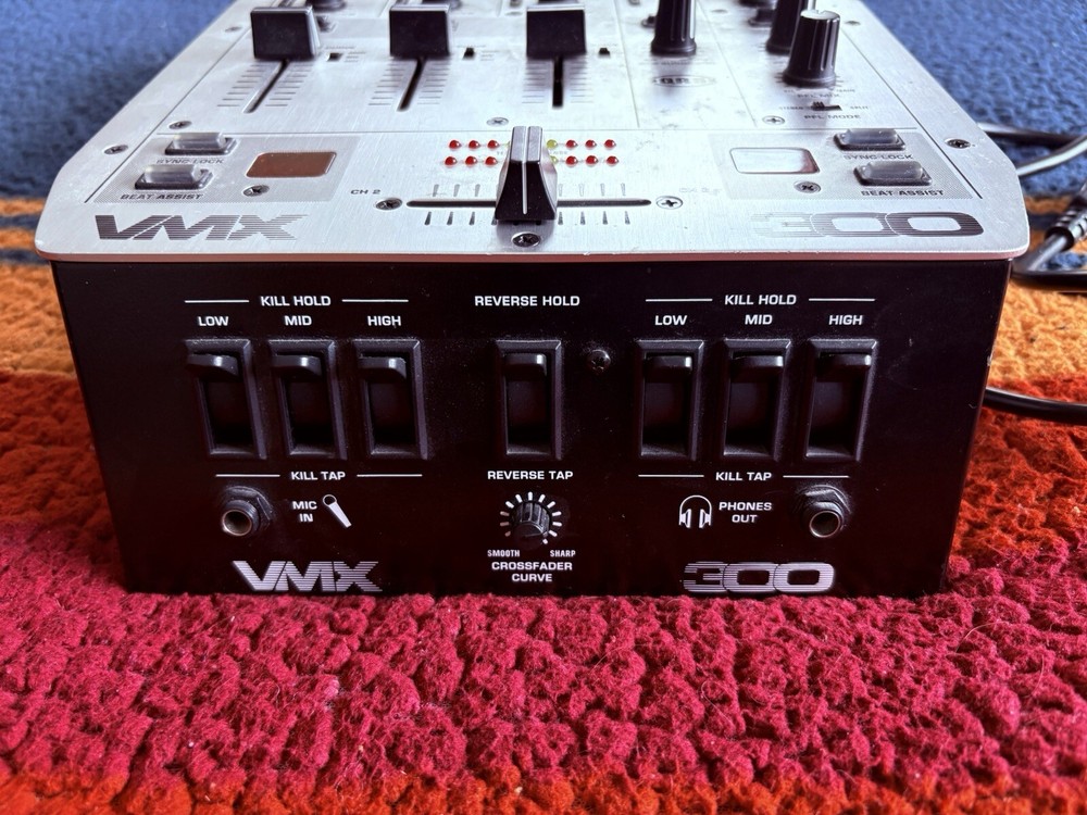 Behringer VMX 300 Pro DJ Mixer