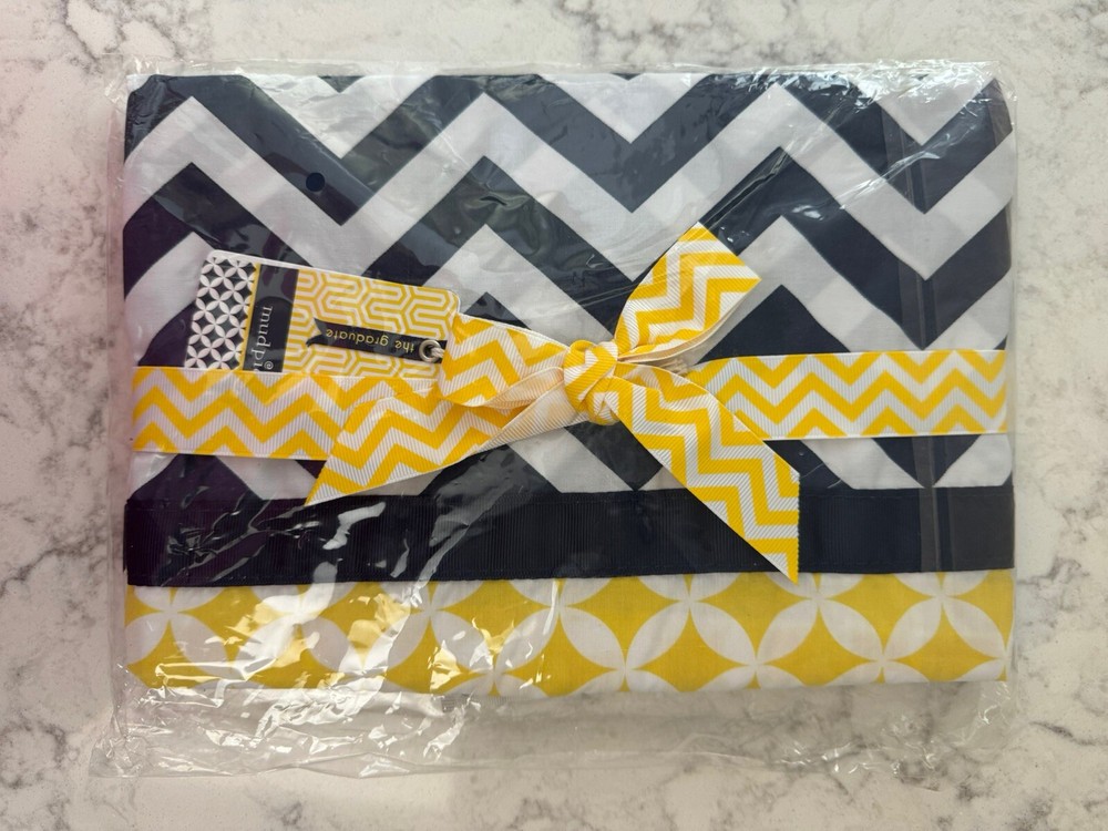 Mud Pie Graduate Laundry Bag. Navy/White Chevron. Drawstring. SEALED NEW